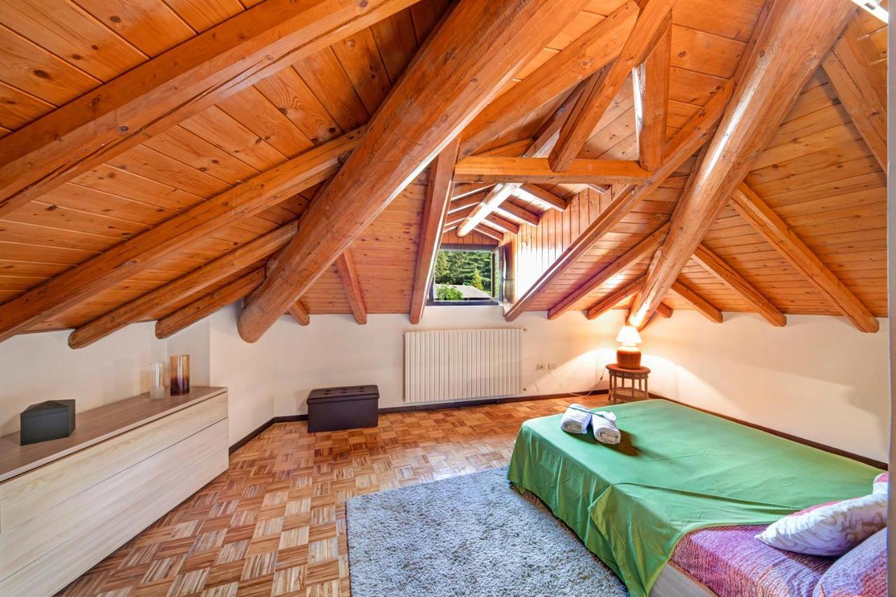Mansarda fra monte e lago Apartamento Esino Lario Exterior foto
