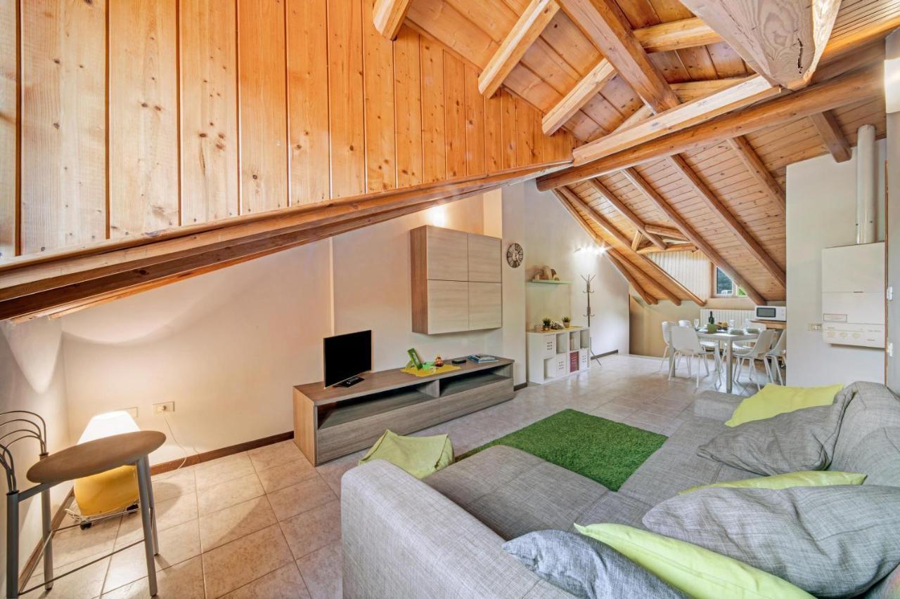 Mansarda fra monte e lago Apartamento Esino Lario Exterior foto