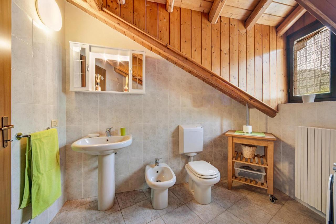 Mansarda fra monte e lago Apartamento Esino Lario Exterior foto